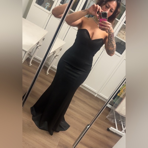 Classic Strapless Black Mermaid Gown - Picture 6 of 11